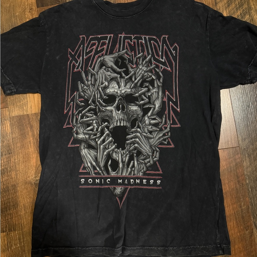 Affliction Black Short Sleeve Tee with Gothic Graphic size M